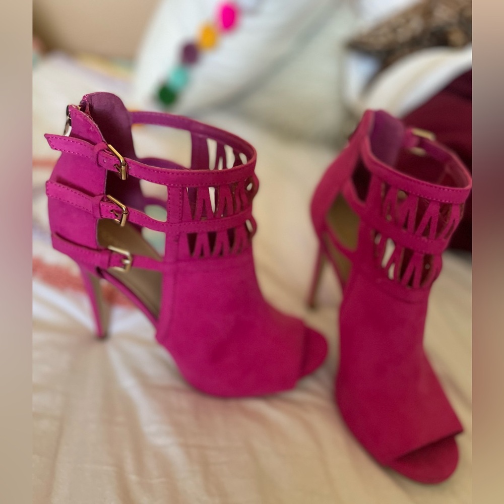 Size 9 hot pink lil numbers for your color pop